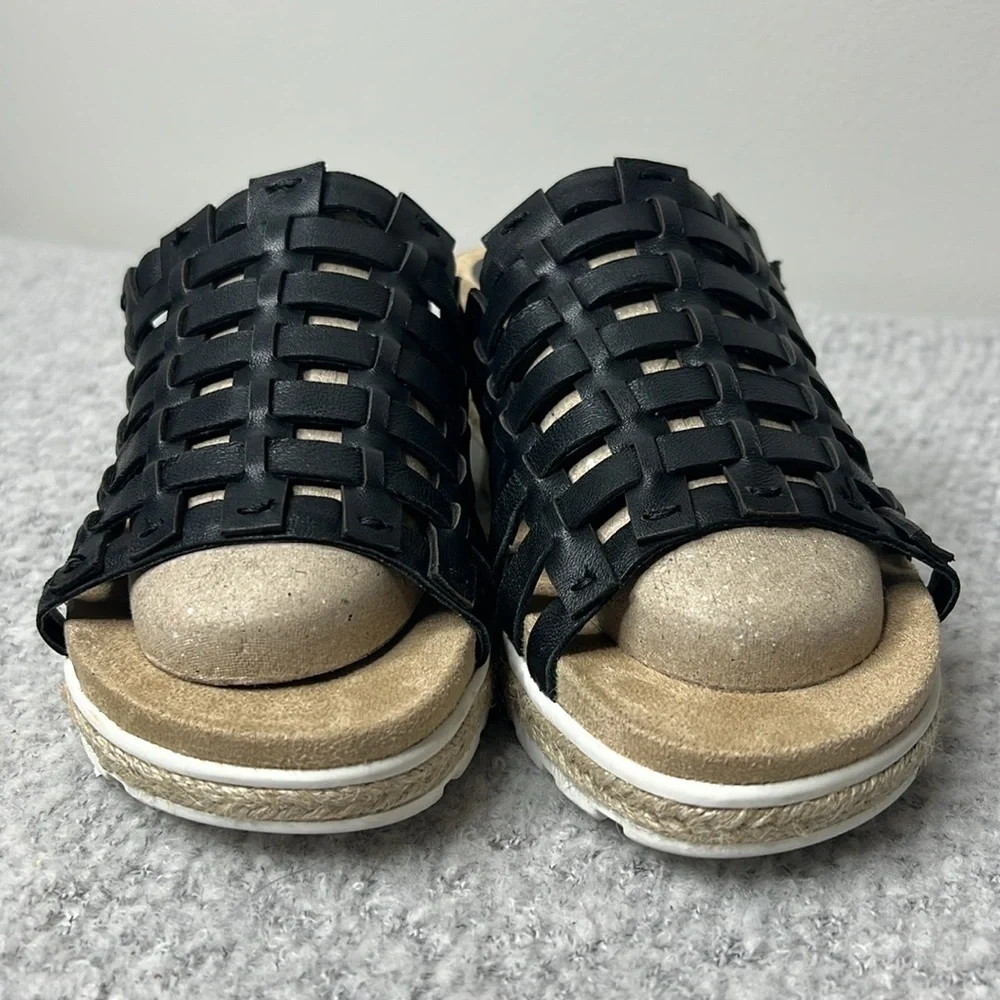 Bella Vita Oaklynn Wedge Sandals EUC‎ LIKE NEW!